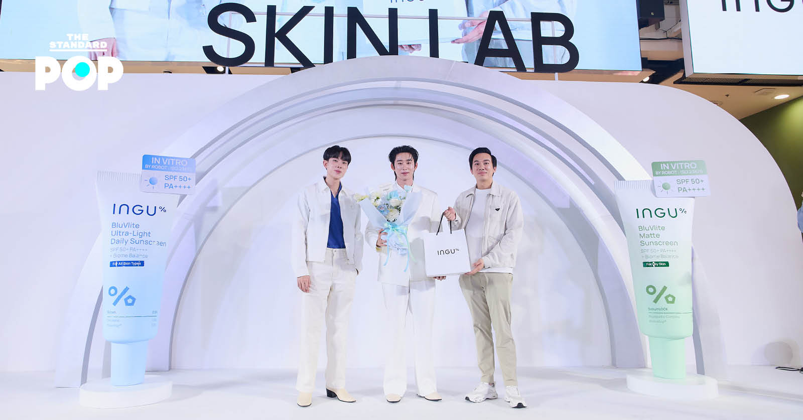 เอส ศุภ พรีเซนเตอร์ INGU ถือกันแดด INGU BluVlite Sunscreen ในงานเปิดตัว