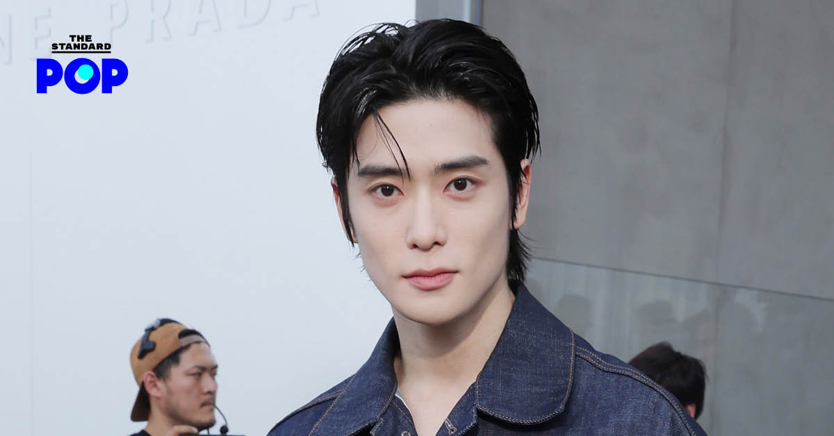 แจฮยอน วง NCT ในชุดสูทเดินเข้างานแฟชั่นโชว์ Prada ที่มิลาน