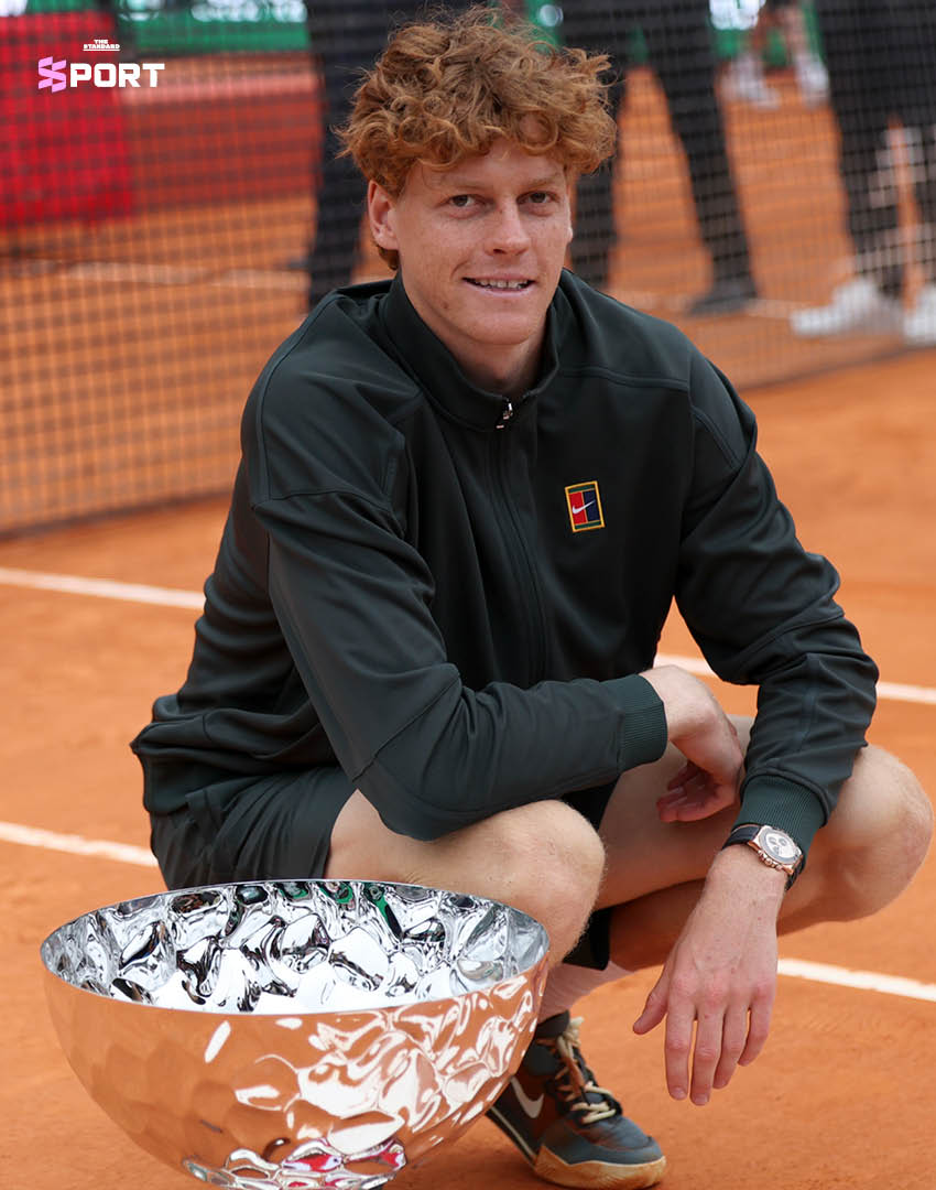 ยานนิก ซินเนอร์ นักเทนนิสชายเดี่ยว ถือถ้วยแชมป์ Masters 1000 หลังสร้างประวัติศาสตร์คว้า 5 รายการติดต่อกัน 2