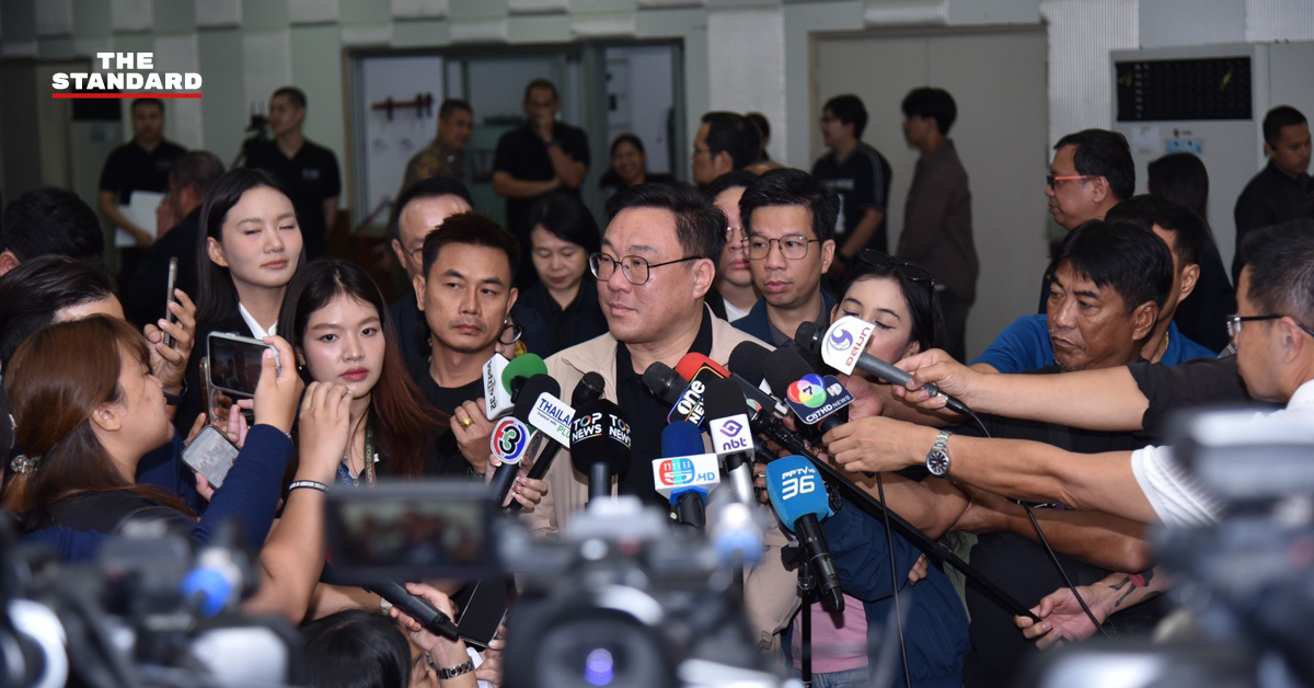 จุลพันธ์ อมรวิวัฒน์ รัฐมนตรีว่าการกระทรวงแรงงาน ให้สัมภาษณ์สื่อมวลชน