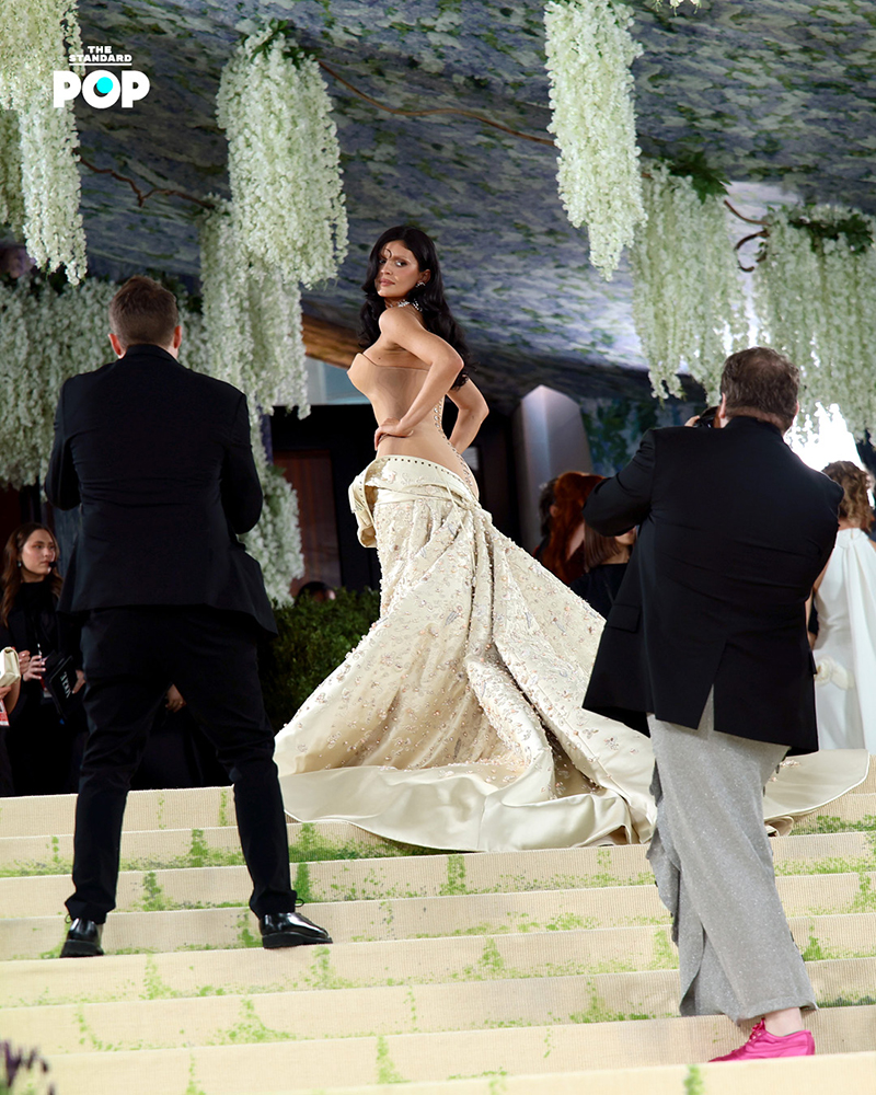 Kendall Jenner ในชุดสั่งตัดพิเศษของ GapStudio บนพรมแดงงาน Met Gala 2026 2