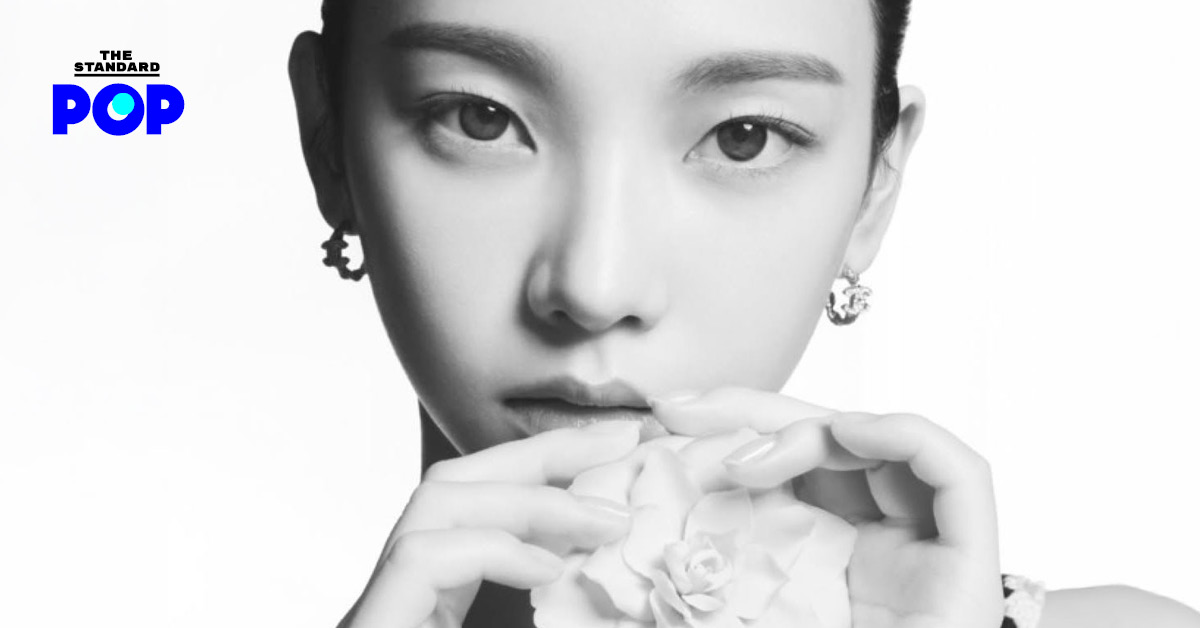 Karina วง aespa ในแคมเปญ CHANEL CLEANSING COLLECTION ถือดอกคามิลเลียสีขาว