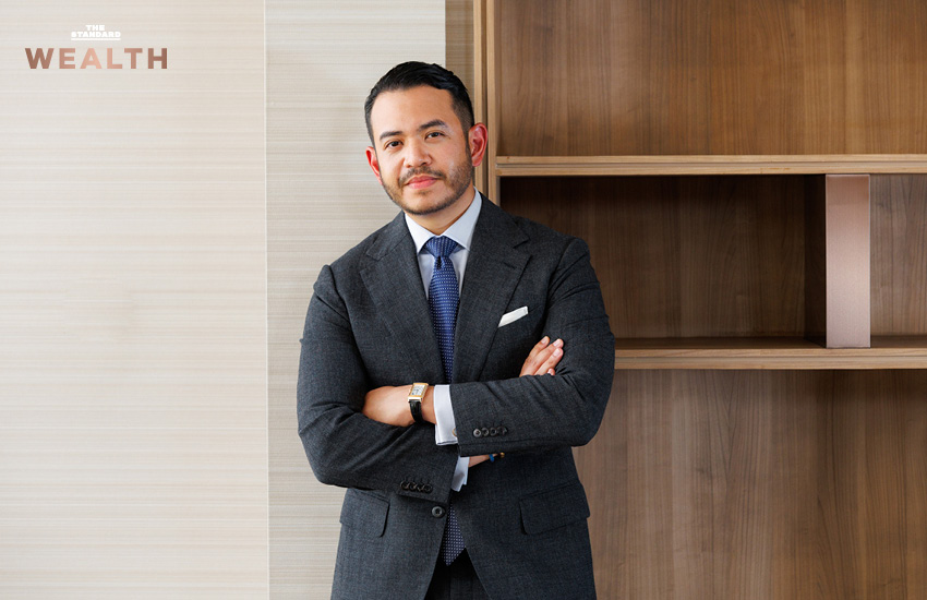 ภาพ วิน พรหมแพทย์ และ เอนีส ตียาสิริ ผู้บริหาร KAsset และ J.P. Morgan Asset Management 6