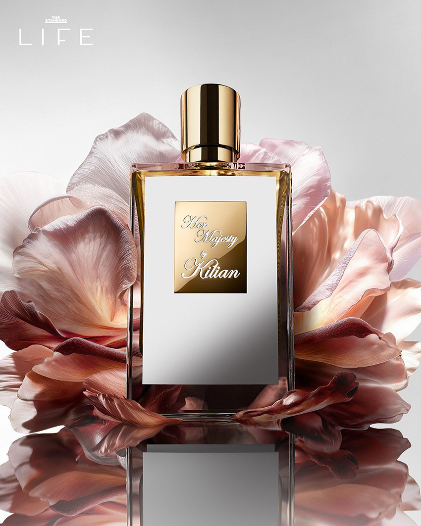 Kilian Hennessy ผู้ก่อตั้ง Kilian Paris ถ่ายภาพคู่กับน้ำหอม Her Majesty กลิ่นใหม่ 1