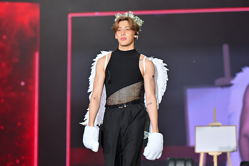 แบมแบม และ เตนล์ กำลังแสดงบนเวที K-Pop Masterz 2026 5