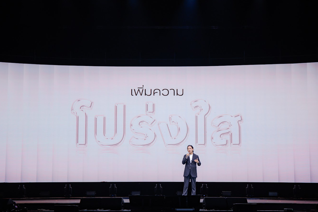 ศิลปินและผู้บริหารบนเวทีงานเปิดตัวค่ายเพลง ครึ่งเก้า GROUP ในอีเวนต์ INTO THE OTHER HALF 5