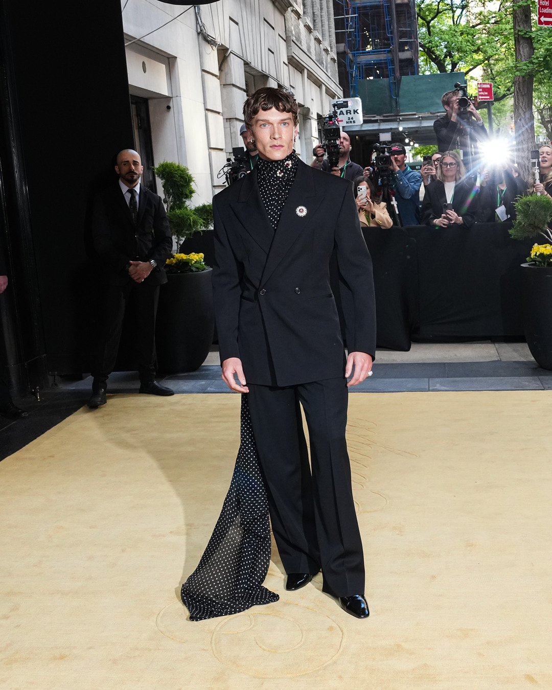 ภาพรวมคนดัง อาทิ Rihanna, Kate Moss, Karina และ Rosé ออกจาก The Carlyle Hotel เพื่อไปงาน Met Gala 2026 3