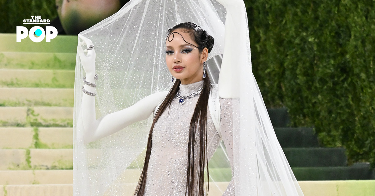 LISA ในชุดเดรส Robert Wun และเครื่องประดับ Bvlgari บนพรมแดงงาน Met Gala 2026