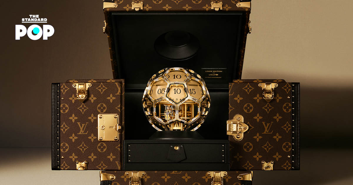 นาฬิกา Louis Vuitton Unity Time Object รูปทรงคล้ายลูกฟุตบอลพร้อมหีบใส่ถ้วยรางวัลลายโมโนแกรม