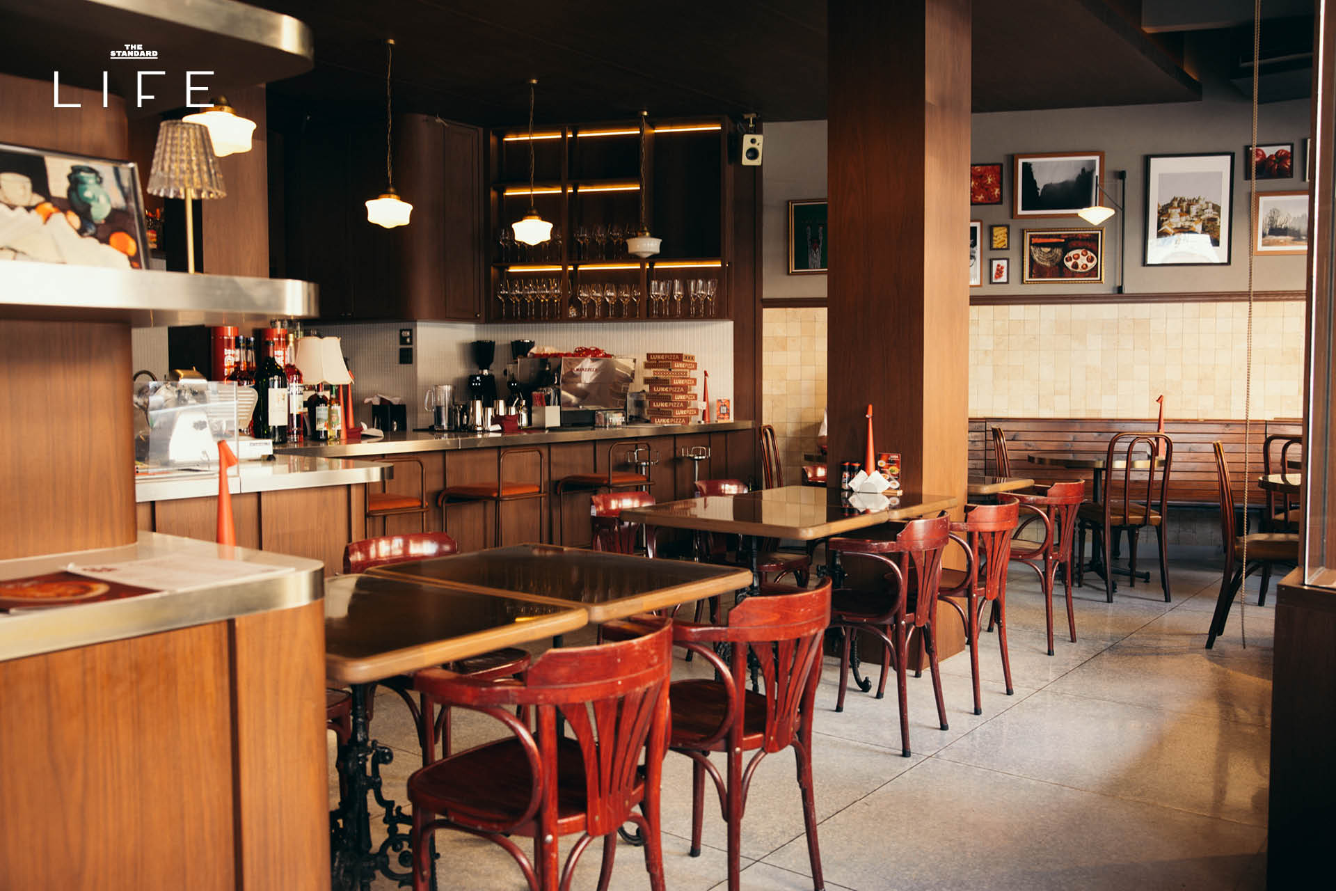 ภาพถ่ายอาคารสไตล์โคโลเนียลสีแดงสด LUKE Bangkok ร้านอาหารอิตาเลียนเปิดใหม่ ย่านหัวลำโพง 5