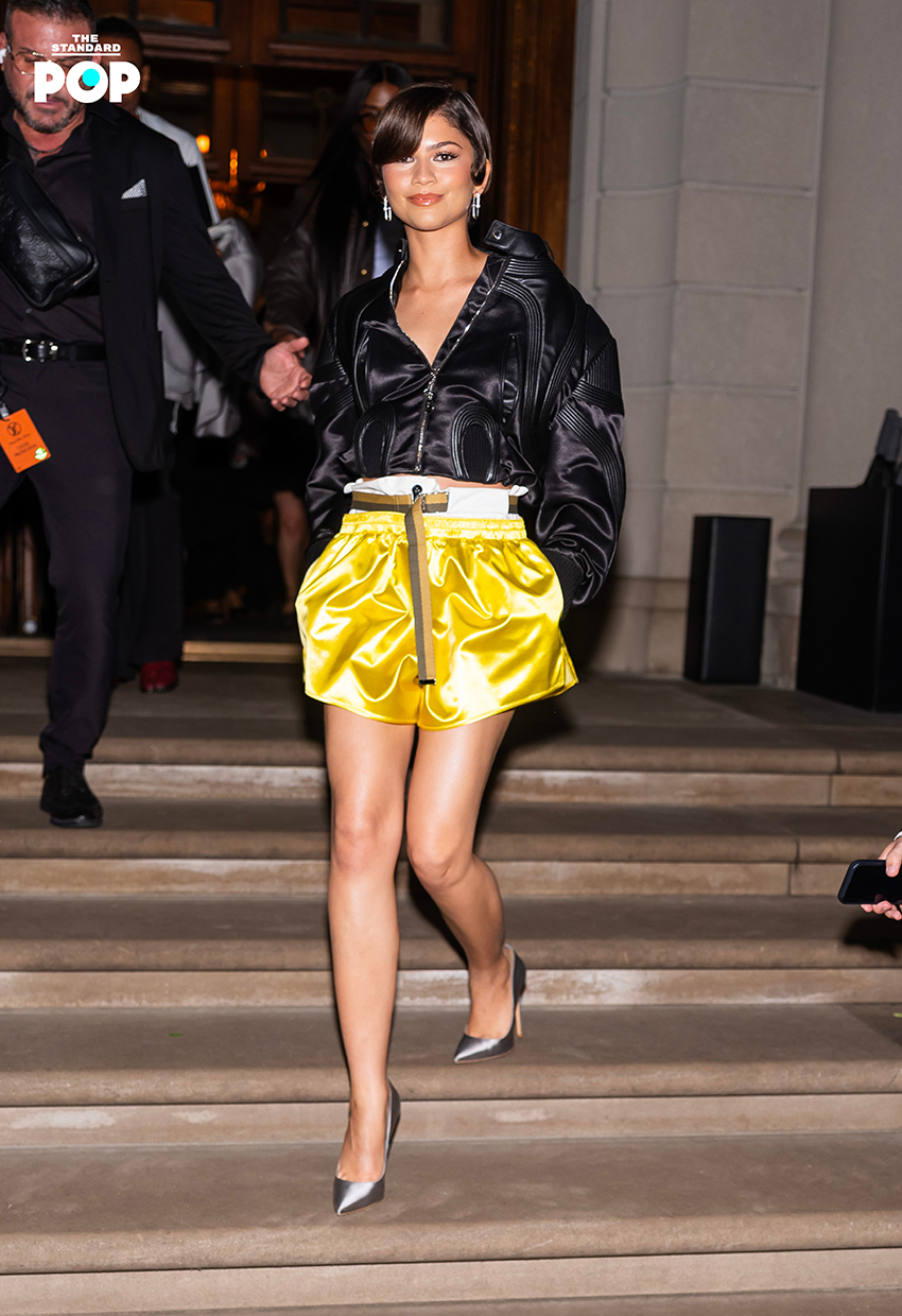 นางแบบสวมชุดจากคอลเล็กชัน Louis Vuitton Cruise 2027 บนรันเวย์ 1