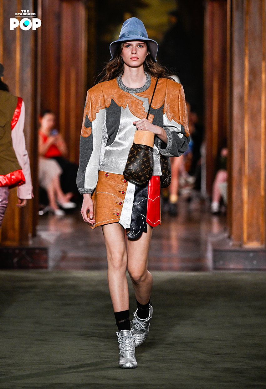 นางแบบสวมชุดจากคอลเล็กชัน Louis Vuitton Cruise 2027 บนรันเวย์ 10