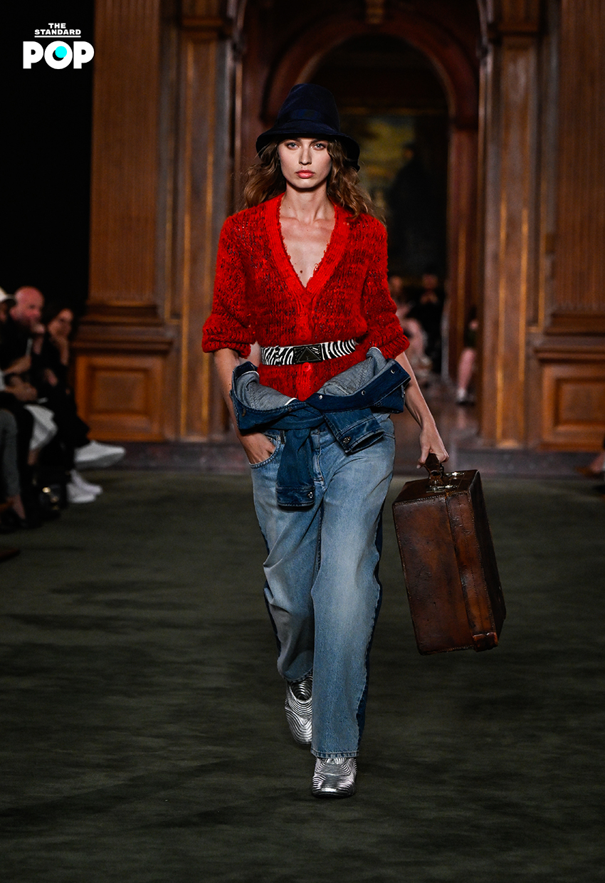 นางแบบสวมชุดจากคอลเล็กชัน Louis Vuitton Cruise 2027 บนรันเวย์ 2
