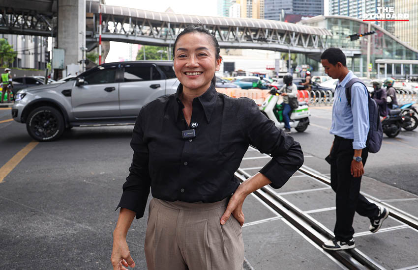 ดร.มัลลิกา บุญมีตระกูล มหาสุข ผู้สมัครผู้ว่าฯ กทม. เบอร์ 14 ลงพื้นที่สี่แยกอโศก-เพชร 3