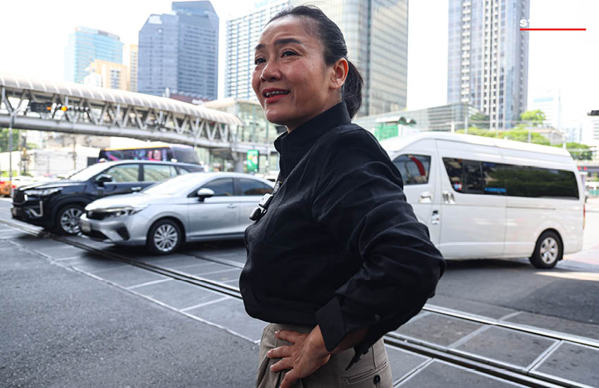 ดร.มัลลิกา บุญมีตระกูล มหาสุข ผู้สมัครผู้ว่าฯ กทม. เบอร์ 14 ลงพื้นที่สี่แยกอโศก-เพชร 6