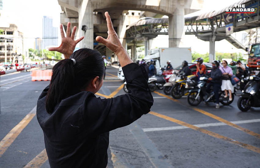 ดร.มัลลิกา บุญมีตระกูล มหาสุข ผู้สมัครผู้ว่าฯ กทม. เบอร์ 14 ลงพื้นที่สี่แยกอโศก-เพชร 7