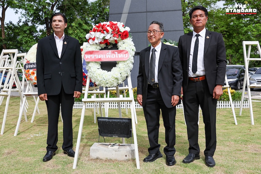 ภาพพิธีวางมาลาและสดุดีวีรชนพฤษภาประชาธรรม ที่สวนสันติพร 5