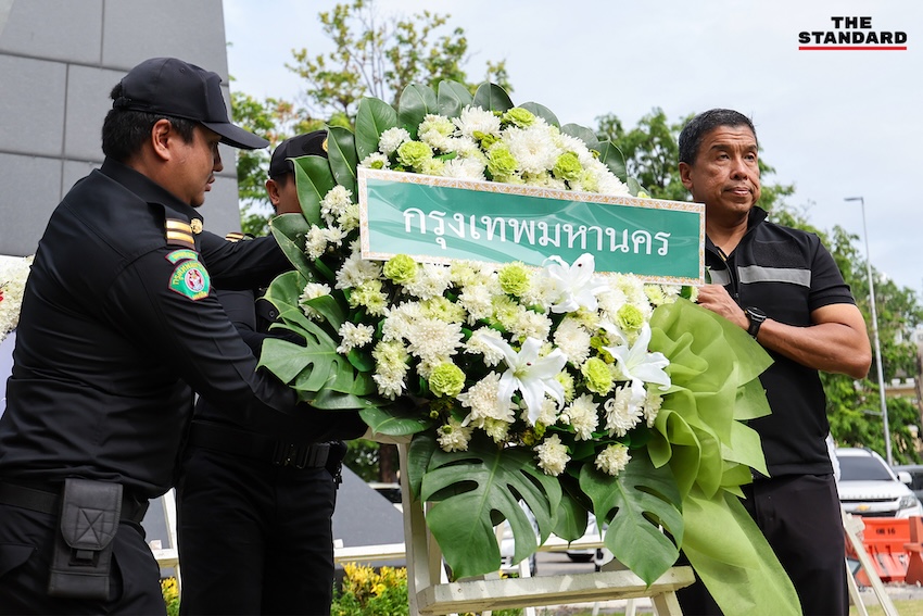 ภาพพิธีวางมาลาและสดุดีวีรชนพฤษภาประชาธรรม ที่สวนสันติพร 6
