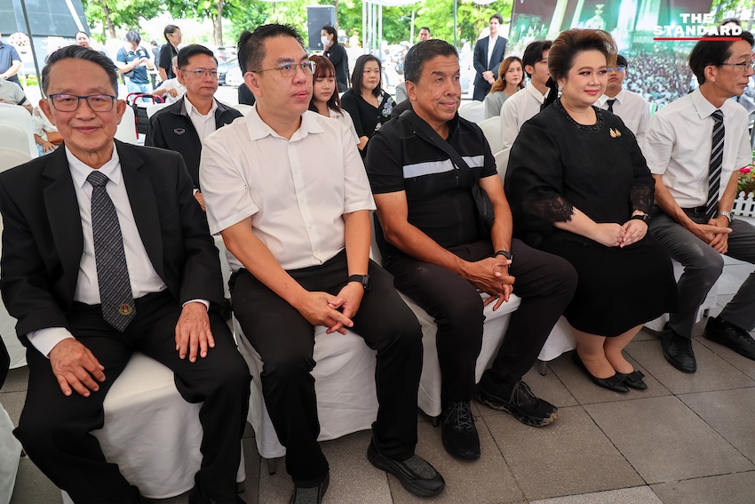 ภาพพิธีวางมาลาและสดุดีวีรชนพฤษภาประชาธรรม ที่สวนสันติพร 8