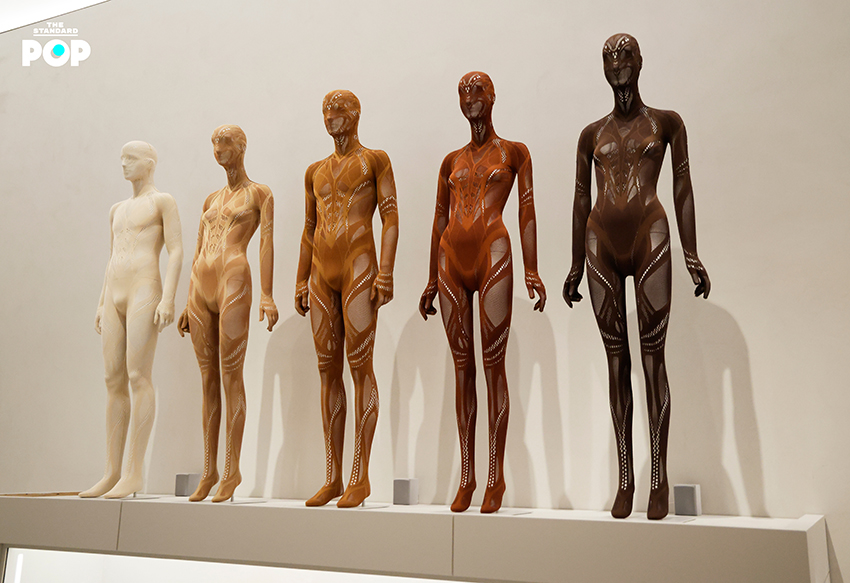 ภาพบรรยากาศนิทรรศการ Costume Art จัดแสดงเครื่องแต่งกายโบราณและศิลปะ ณ พิพิธภัณฑ์ Metropolitan Museum of Art นครนิวยอร์ก 2