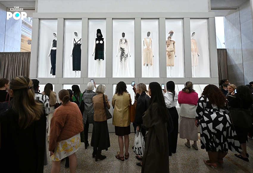 ภาพบรรยากาศนิทรรศการ Costume Art จัดแสดงเครื่องแต่งกายโบราณและศิลปะ ณ พิพิธภัณฑ์ Metropolitan Museum of Art นครนิวยอร์ก 8