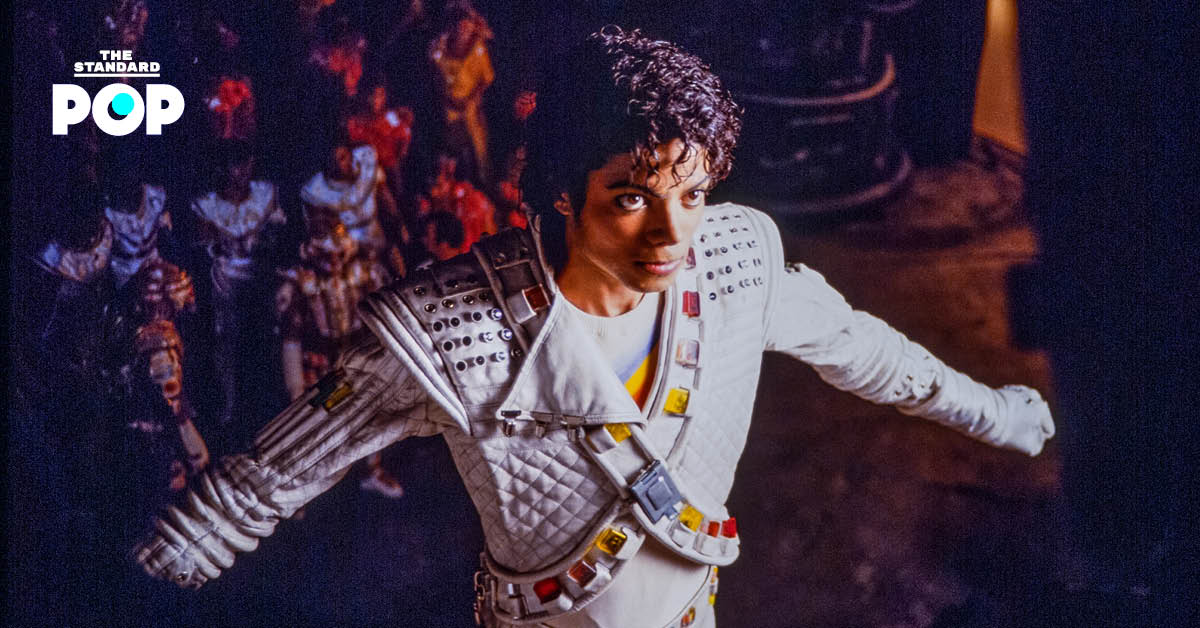 ภาพถ่ายมุมสูงของ ไมเคิล แจ็กสัน กำลังแสดงบนเวที