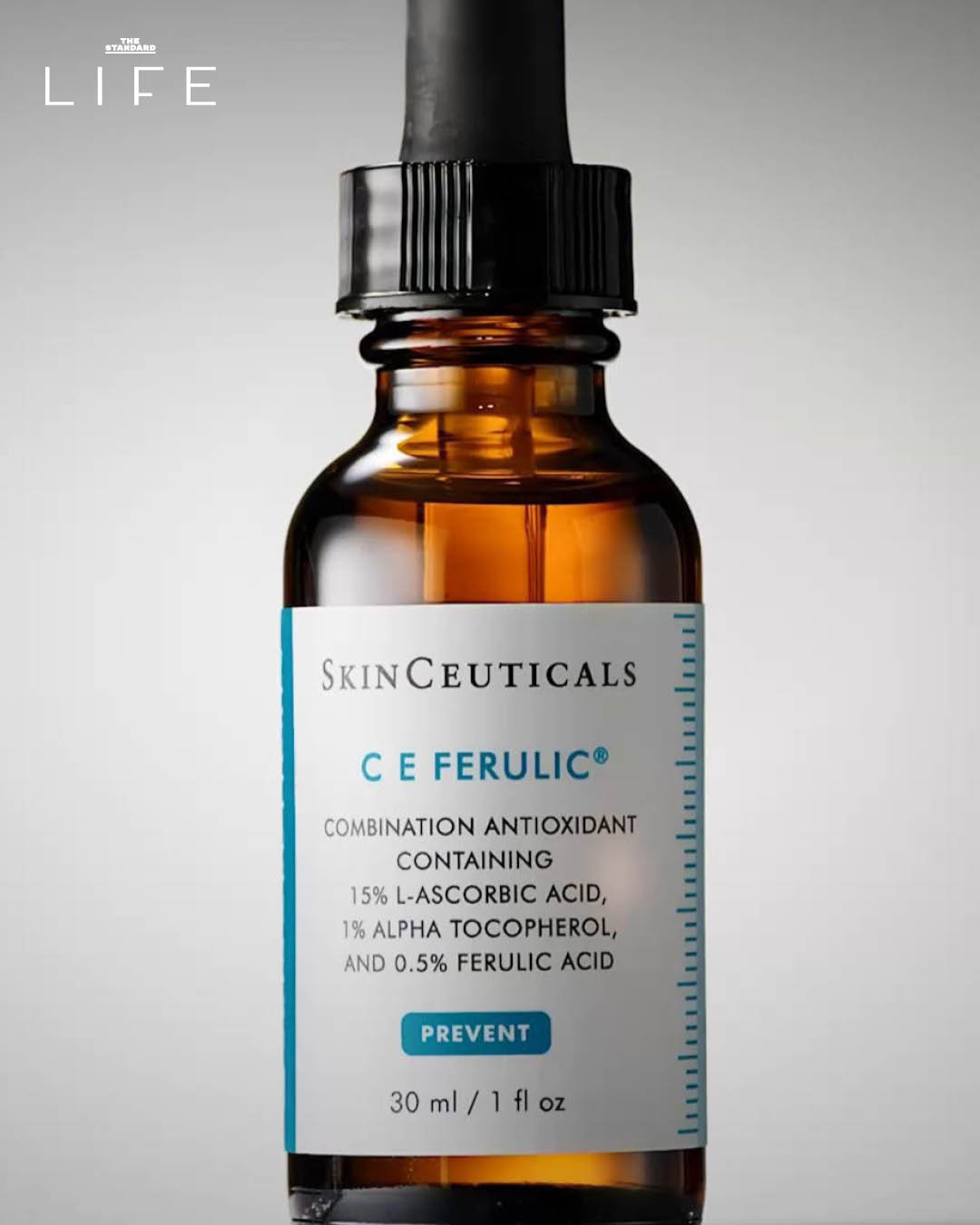 ภาพ เอมมี่-มรกต แสงทวีป ถือผลิตภัณฑ์ SkinCeuticals เพื่อดูแลผิวหลังทำหัตถการ 2