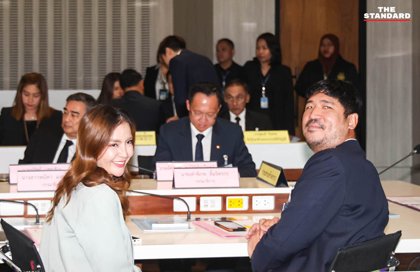 สส. เดินเข้าประชุมกรรมาธิการสามัญนัดแรก ที่อาคารรัฐสภา 11