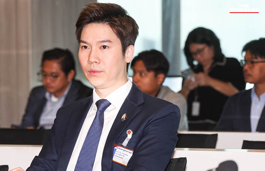สส. เดินเข้าประชุมกรรมาธิการสามัญนัดแรก ที่อาคารรัฐสภา 6