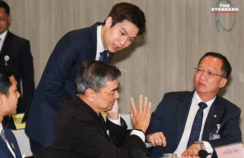 สส. เดินเข้าประชุมกรรมาธิการสามัญนัดแรก ที่อาคารรัฐสภา 9