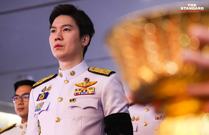 ณัฐพงษ์ เรืองปัญญาวุฒิ ผู้นำฝ่ายค้านในพิธีรับพระบรมราชโองการโปรดเกล้าฯ แต่งตั้ง 2