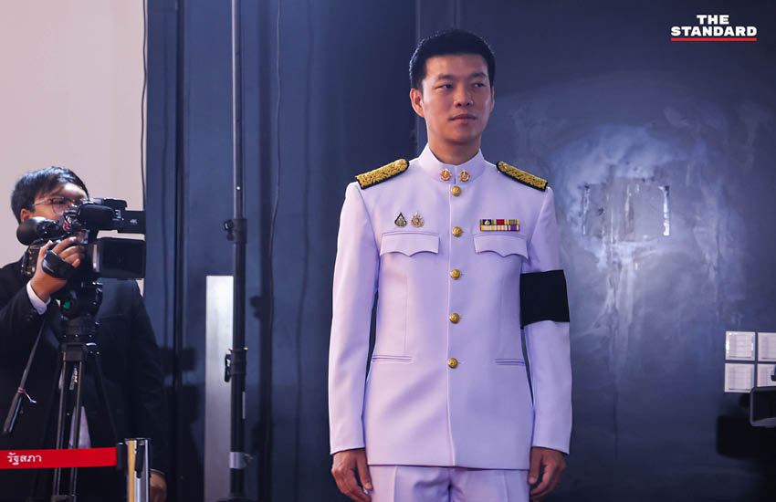 ณัฐพงษ์ เรืองปัญญาวุฒิ ผู้นำฝ่ายค้านในพิธีรับพระบรมราชโองการโปรดเกล้าฯ แต่งตั้ง 5