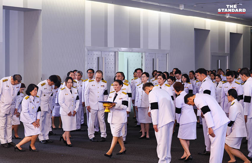 ณัฐพงษ์ เรืองปัญญาวุฒิ ผู้นำฝ่ายค้านในพิธีรับพระบรมราชโองการโปรดเกล้าฯ แต่งตั้ง 6