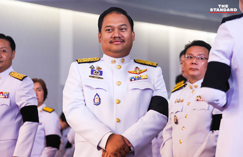 ณัฐพงษ์ เรืองปัญญาวุฒิ ผู้นำฝ่ายค้านในพิธีรับพระบรมราชโองการโปรดเกล้าฯ แต่งตั้ง 9