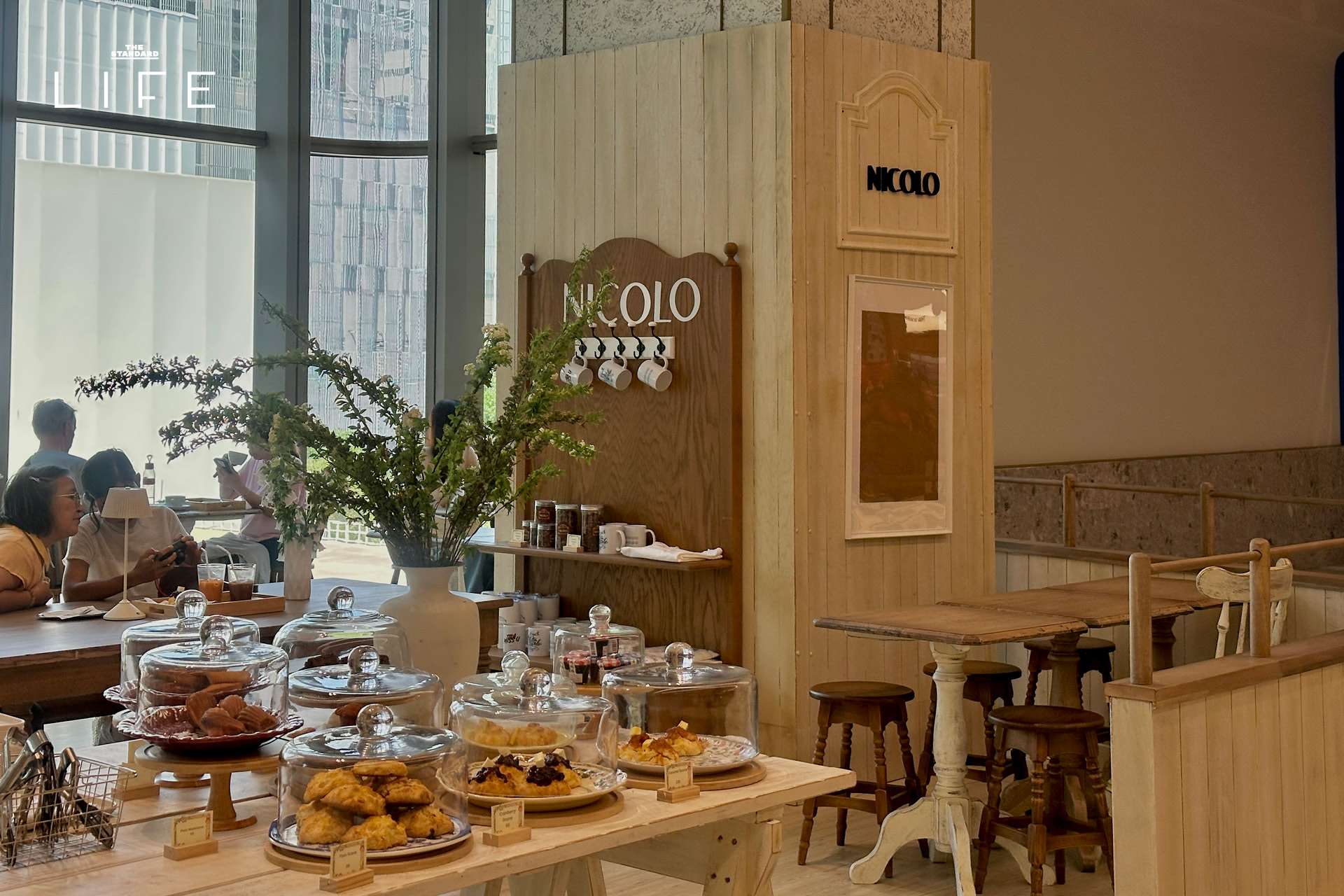 ภาพรวมบรรยากาศ Nicolo Bakery ที่ One Bangkok แสดงขนมอบสไตล์ฝรั่งเศสและเมนู Tiramisu Cup 1