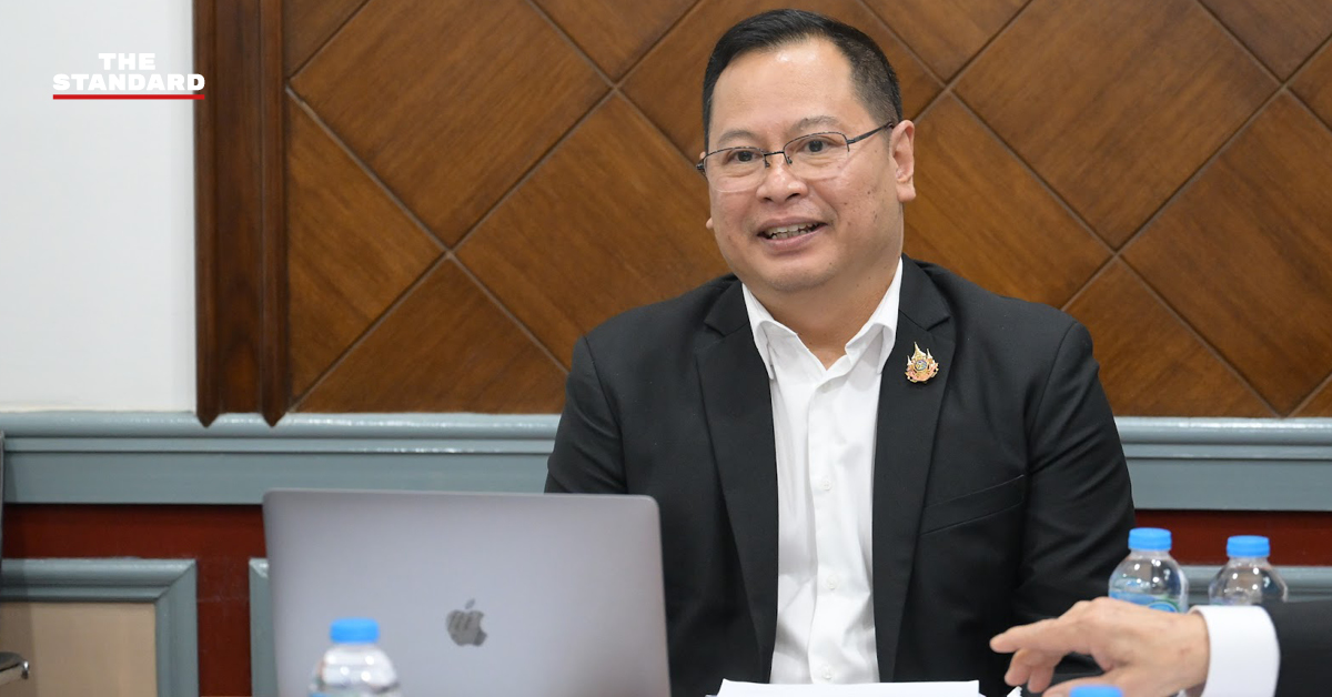 ภาพ ปกรณ์ นิลประพันธ์ รองนายกรัฐมนตรี กำลังให้สัมภาษณ์เกี่ยวกับนโยบายการนำ AI มาใช้พัฒนาระบบราชการให้มีประสิทธิภาพและทันสมัย