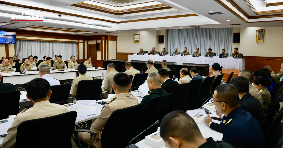 ภาพกราฟิกแสดงข้อวิจารณ์ของพรรคประชาชนต่อบทบาทองคมนตรีในการประชุมภัยแล้ง