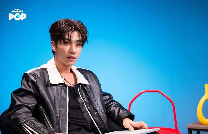 ภาพ เพิร์ธ และ แซนต้า กำลังเล่นเกม Matching Words ใน THE INTERVIEW EP.3 ของ THE STANDARD POP แสดงสีหน้ายิ้มแย้มและเคมีเข้ากัน 6
