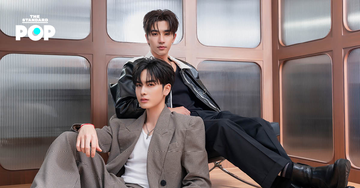 ภาพ เพิร์ธ และ แซนต้า กำลังเล่นเกม Matching Words ใน THE INTERVIEW EP.3 ของ THE STANDARD POP แสดงสีหน้ายิ้มแย้มและเคมีเข้ากัน