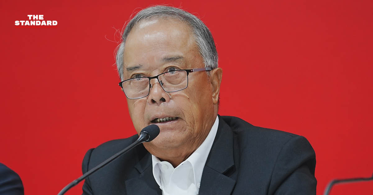 ชูศักดิ์ ศิรินิล, จาตุรนต์ ฉายแสง และมนพร เจริญศรี แถลงข่าวเรื่องการแก้ไขรัฐธรรมนูญที่พรรคเพื่อไทย