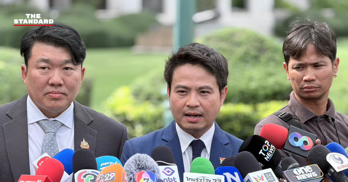 ภราดร ปริศนานันทกุล รัฐมนตรีประจำสำนักนายกรัฐมนตรี ให้สัมภาษณ์