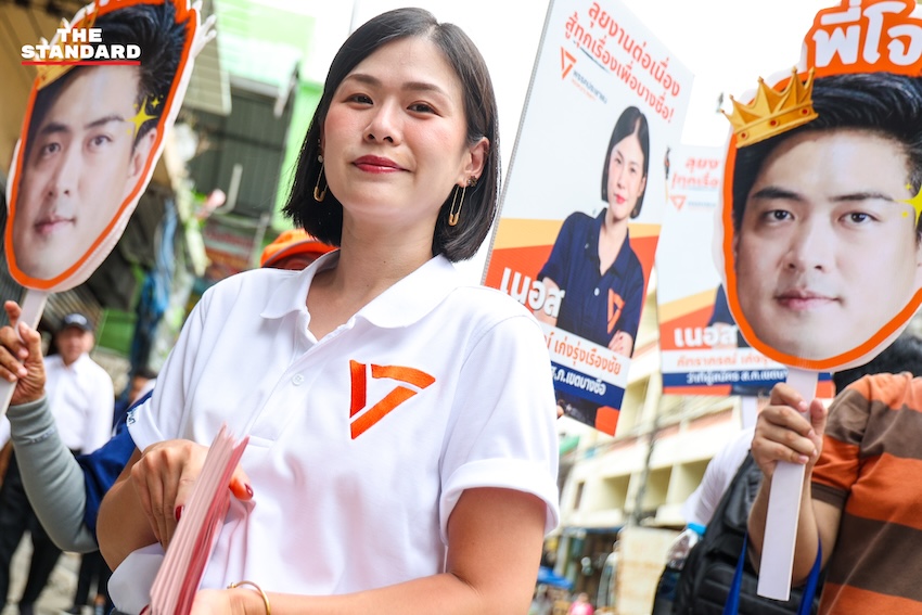 พิจิตต รัตตกุล อดีตผู้ว่าฯ กทม. และ ชัยวัฒน์ สถาวรวิจิตร ผู้สมัครผู้ว่าฯ กทม. พรรคประชาชน ระหว่างลงพื้นที่หาเสียง 9