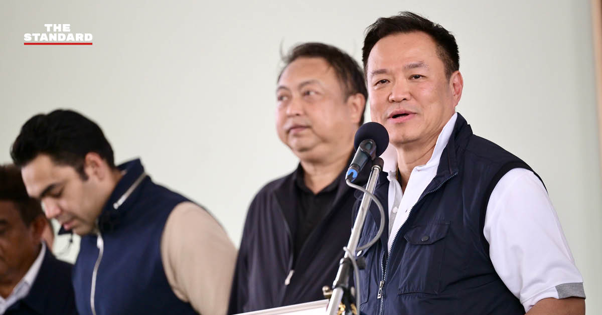 อนุทิน ชาญวีรกูล นายกรัฐมนตรี ให้สัมภาษณ์สื่อมวลชน