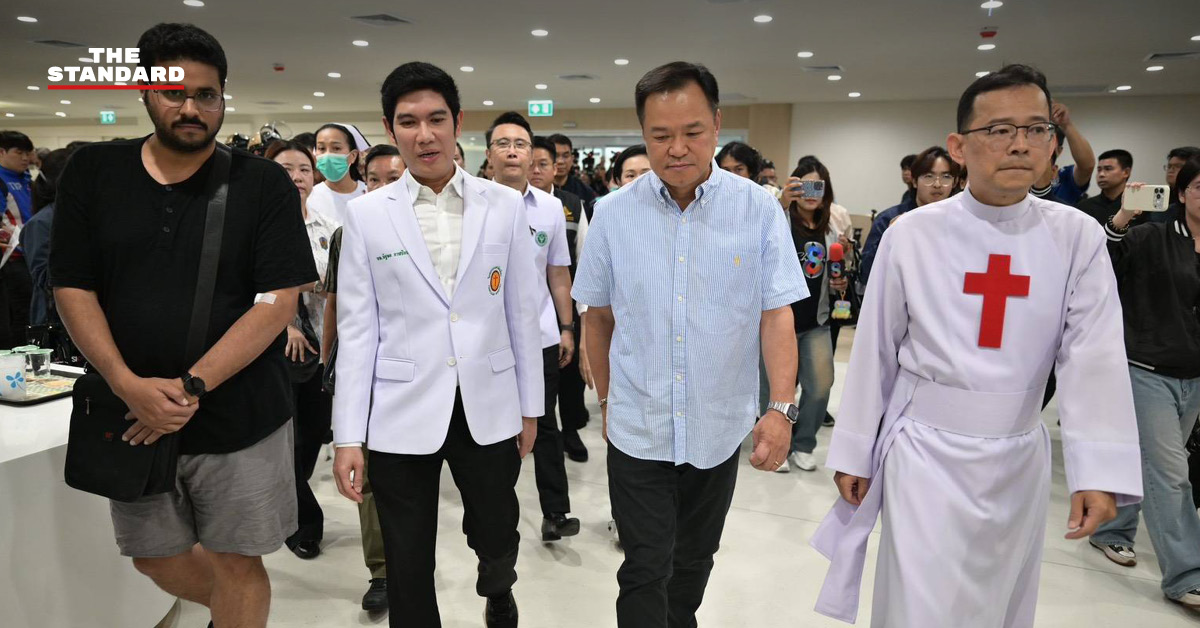 อนุทิน ชาญวีรกูล นายกรัฐมนตรี แถลงข่าวเกี่ยวกับมาตรการเยียวยาผู้เสียหายและป้องกันเหตุรถไฟชนรถโดยสาร