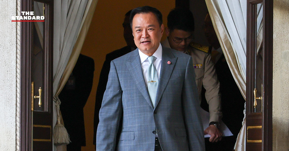 นายกรัฐมนตรี อนุทิน ชาญวีรกูล เดินทางเข้าปฏิบัติภารกิจที่ทำเนียบรัฐบาล
