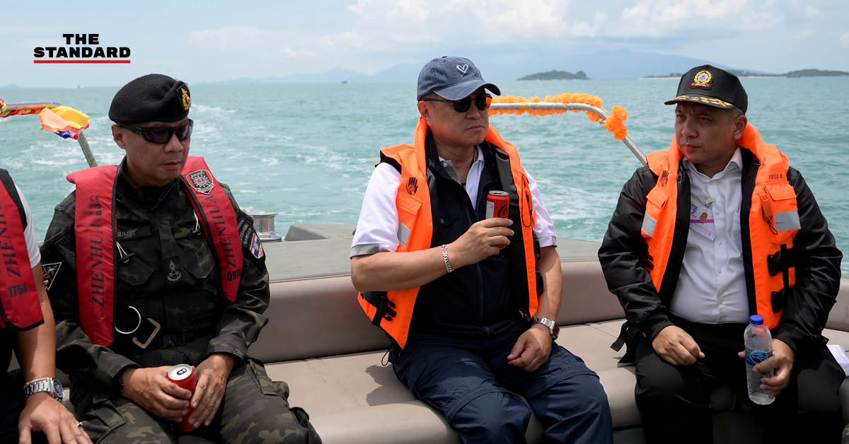 นายกรัฐมนตรีนั่งเรือสปีดโบ๊ตเดินทางลงพื้นที่เกาะพะงัน