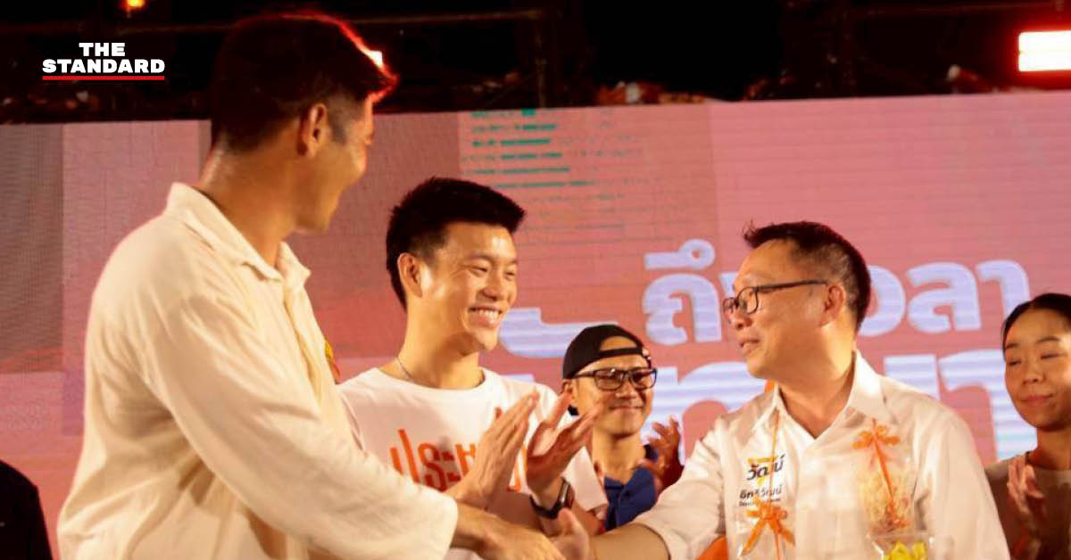 ภาพ ณัฐพงษ์ เรืองปัญญาวุฒิ, ธนาธร จึงรุ่งเรืองกิจ และ อิทธิวัฒน์ วัฒนศาสตร์สาธร บนเวทีปราศรัยเปิดตัวผู้สมัครนายกเมืองพัทยา
