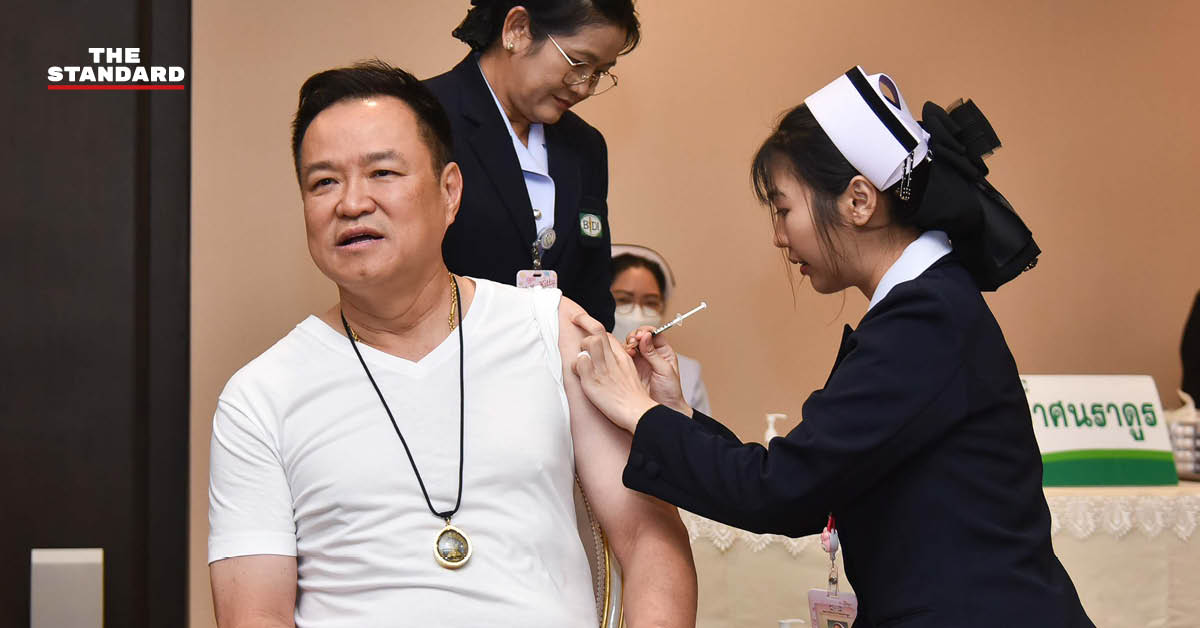 นายกรัฐมนตรี ฉีดวัคซีนไข้หวัดใหญ่ เยี่ยมบูธหมอพร้อม Super App และบูธวัคซีน PCV