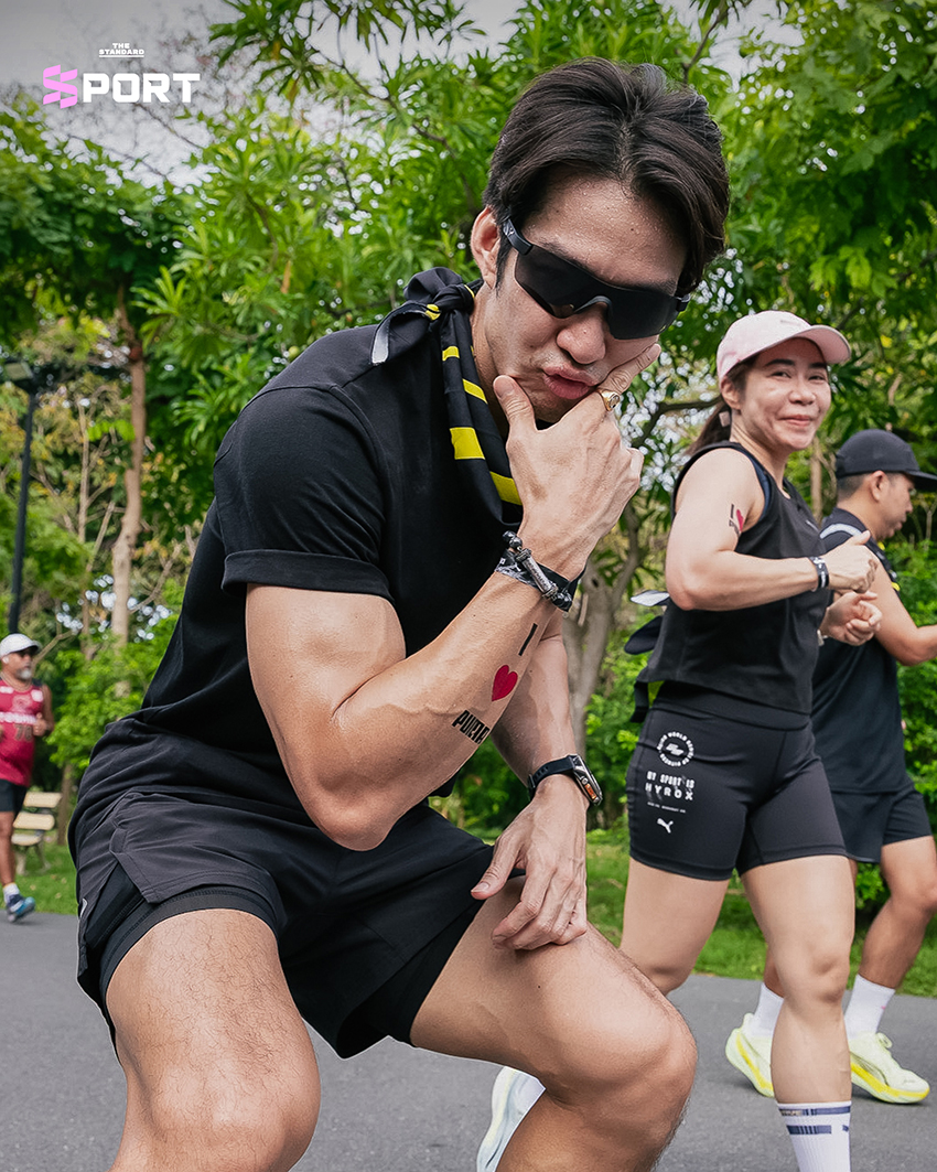 นักวิ่งกำลังทดสอบรองเท้า PUMA DEVIATE NITRO™ 4 ในกิจกรรม FAST LANE CHALLENGE 2