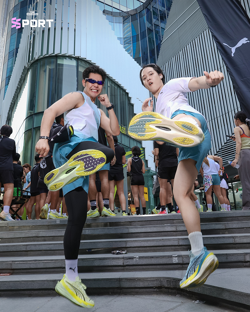 นักวิ่งกำลังทดสอบรองเท้า PUMA DEVIATE NITRO™ 4 ในกิจกรรม FAST LANE CHALLENGE 6